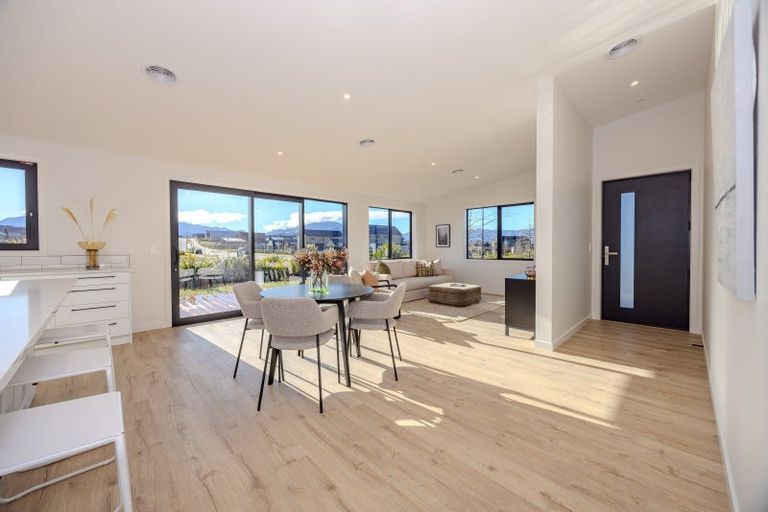 Photo of property in 3 Mount Prospect Lane, Wanaka, 9305