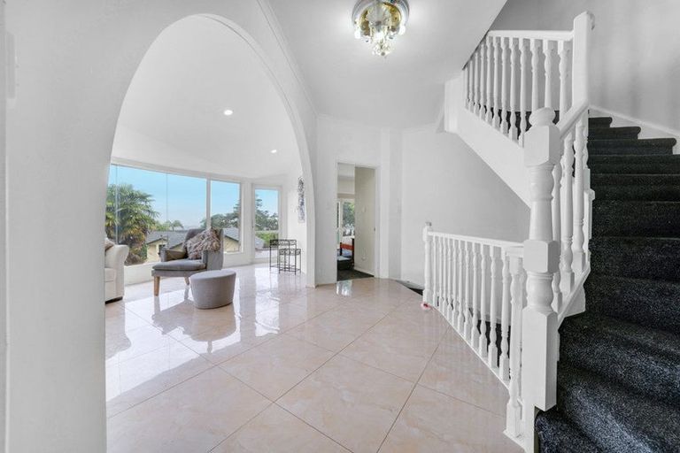 Photo of property in 13 San Martin Place, Goodwood Heights, Auckland, 2105