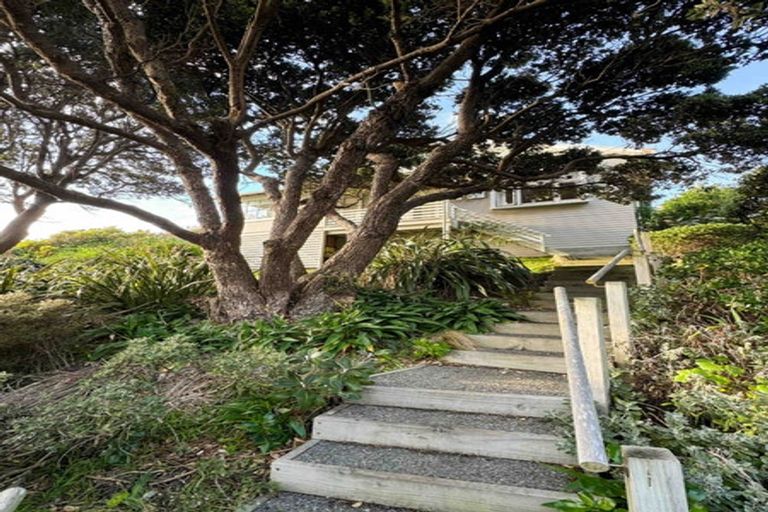 Photo of property in 1 Hungerford Road, Lyall Bay, Wellington, 6022
