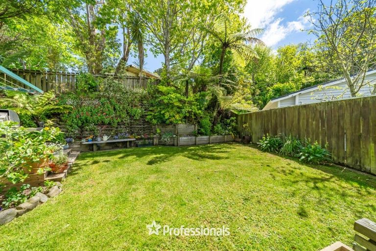 Photo of property in 24 Miromiro Road, Normandale, Lower Hutt, 5010