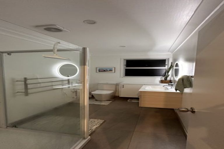 Photo of property in 2/111 Eskdale Road, Birkdale, Auckland, 0626