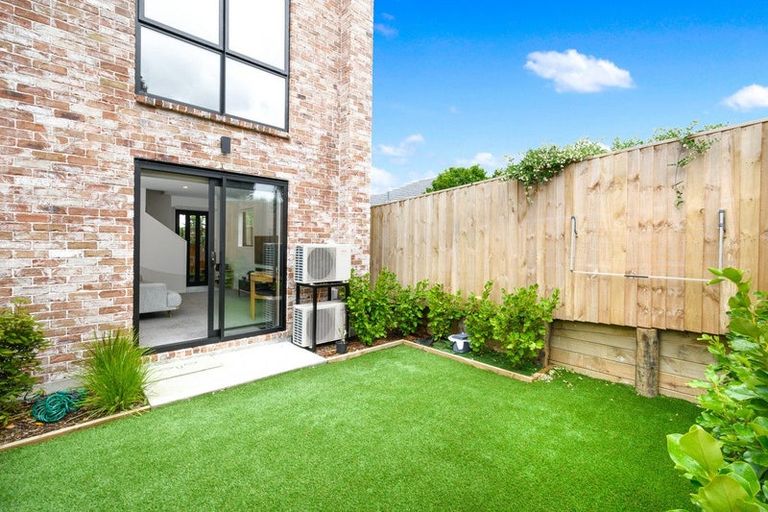 Photo of property in 10/57 Taikata Road, Te Atatu Peninsula, Auckland, 0610