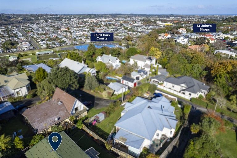 Photo of property in 3 Smart Terrace, Saint Johns Hill, Whanganui, 4500