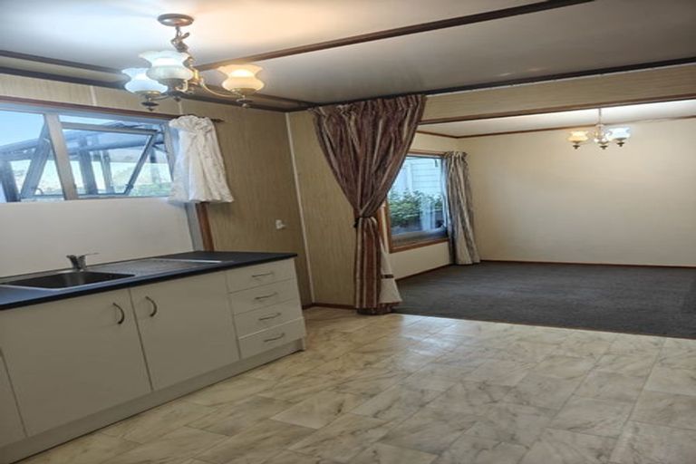 Photo of property in 12 Exmouth Road, Northcote, Auckland, 0627