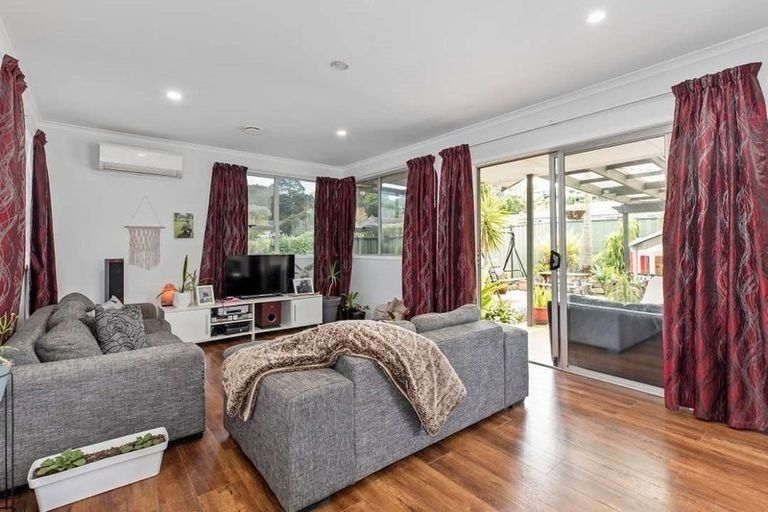 Photo of property in 26 Sunline Avenue, Massey, Auckland, 0614