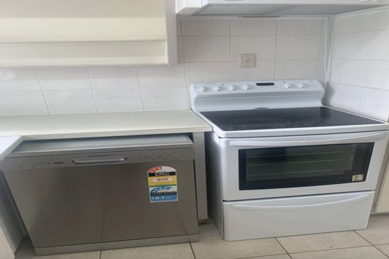 Photo of property in 23 Cockayne Crescent, Sunnynook, Auckland, 0620