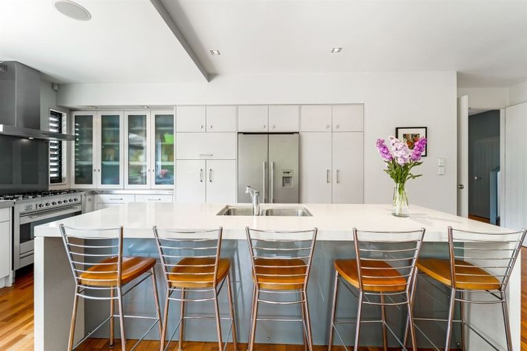 Photo of property in 32 English Oak Drive, Schnapper Rock, Auckland, 0632