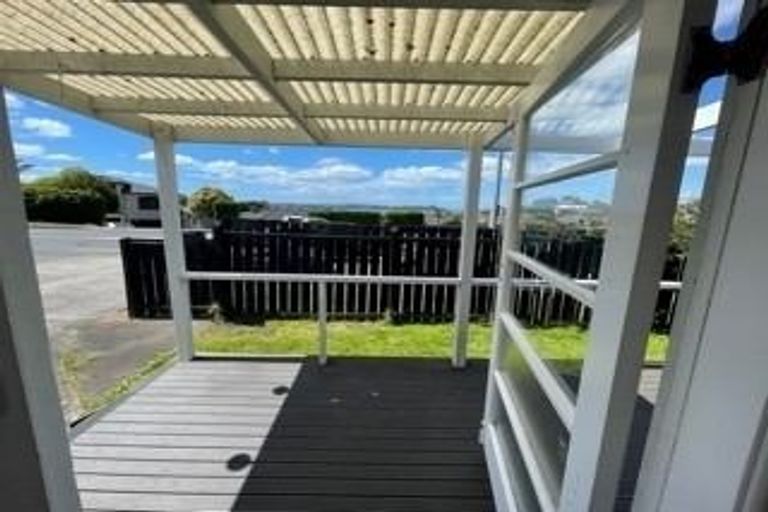 Photo of property in 47 Luckens Road, West Harbour, Auckland, 0618