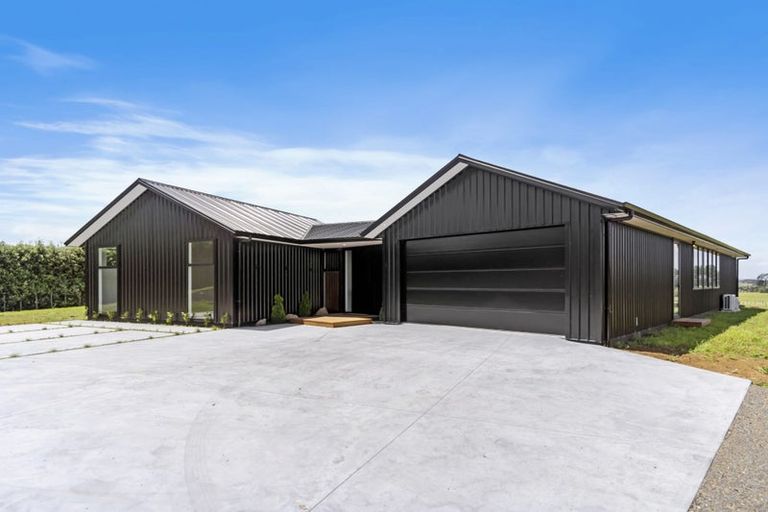 Photo of property in 5 Codlin Road, Waiuku, 2683