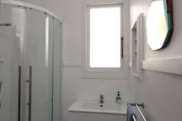 Photo of property in 77 Cordelia Street, Stratford, 4332