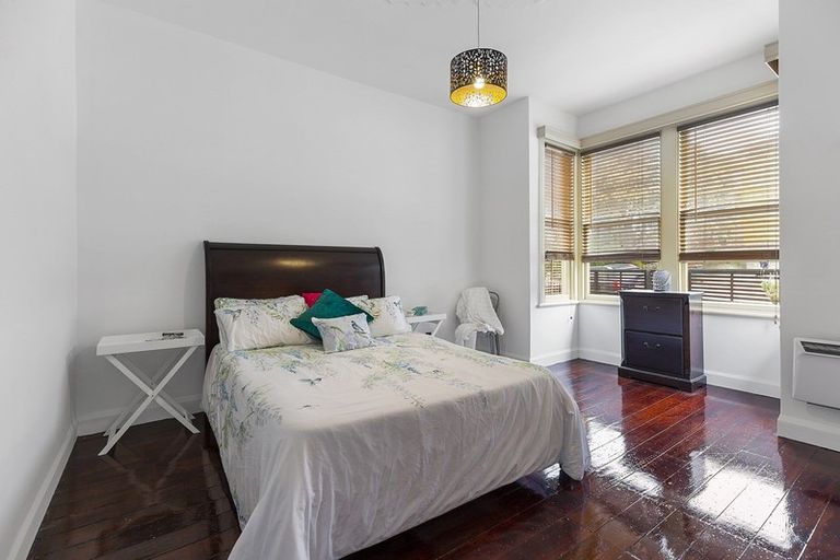 Photo of property in 57 Queens Drive, Lyall Bay, Wellington, 6022