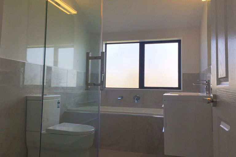 Photo of property in 77a Harrington Road, Henderson, Auckland, 0610