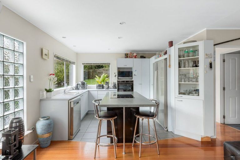 Photo of property in 37 Vista Motu, Red Beach, 0932