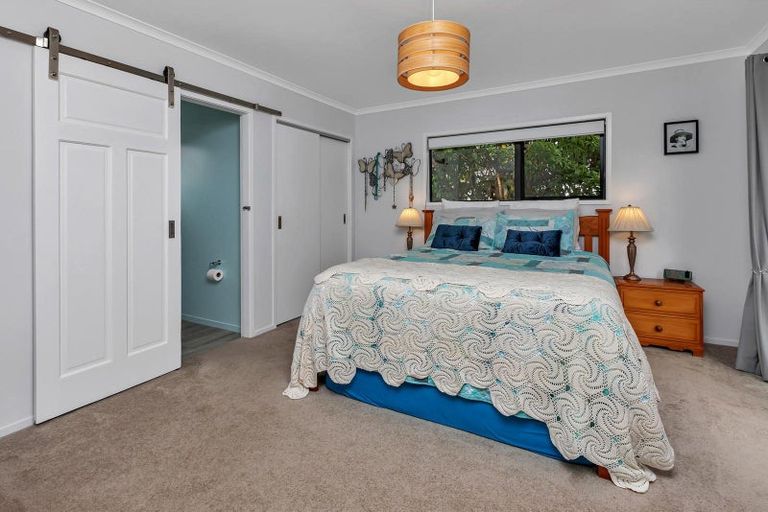 Photo of property in 1 Ishtar Place, One Tree Point, 0118