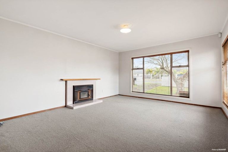 Photo of property in 74 Neil Avenue, Te Atatu Peninsula, Auckland, 0610