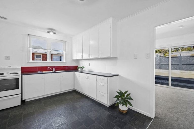 Photo of property in 1/306 Devon Street West, New Plymouth, 4310