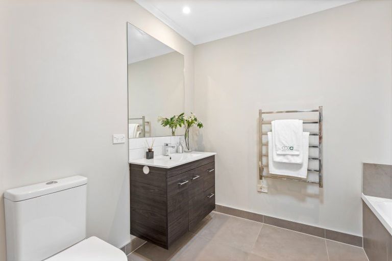 Photo of property in 29 Konoba Avenue, Kumeu, 0810