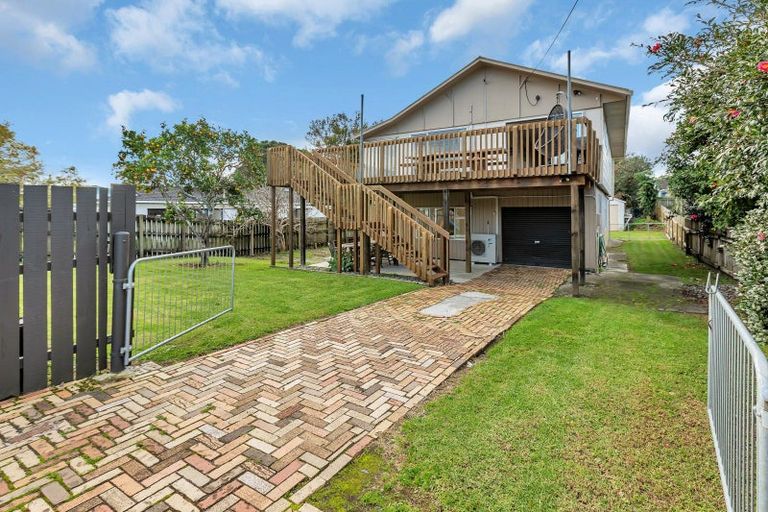 Photo of property in 15 Pyle Road West, One Tree Point, 0118