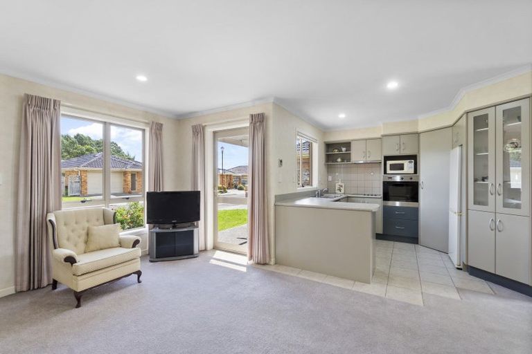 Photo of property in 36 Sovereign Isle Lane, Rototuna, Hamilton, 3210