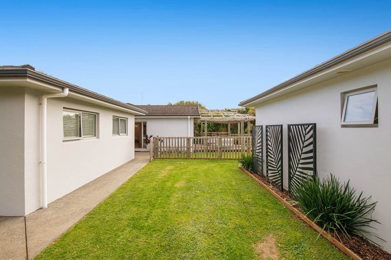 Photo of property in 51 Balboa Drive, Matakatia, Whangaparaoa, 0930
