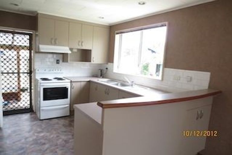 Photo of property in 1f1-a Sequoia Place, Maoribank, Upper Hutt, 5018