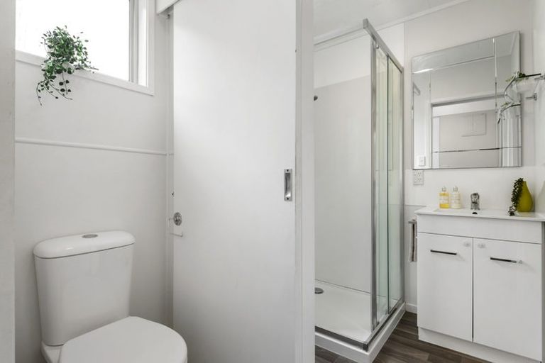 Photo of property in 1/21 Bonito Place, Bayview, Auckland, 0629