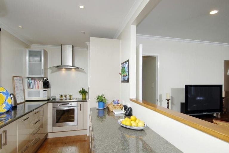 Photo of property in 14 Madison Place, Forrest Hill, Auckland, 0620