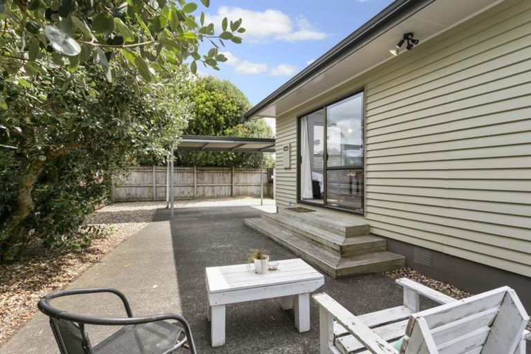 Photo of property in 15a Lillian Place, Orewa, 0931