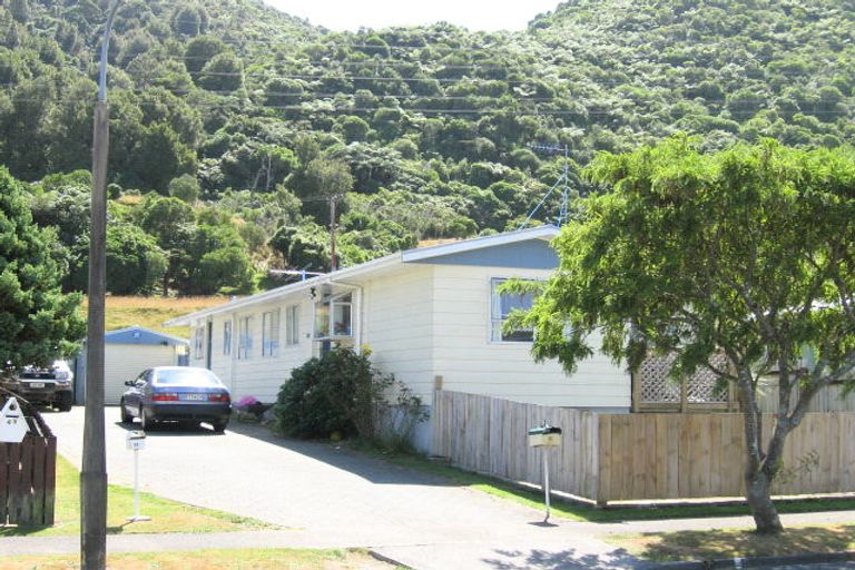 Photo of property in 51f1- Hartford Crescent, Totara Park, Upper Hutt, 5018