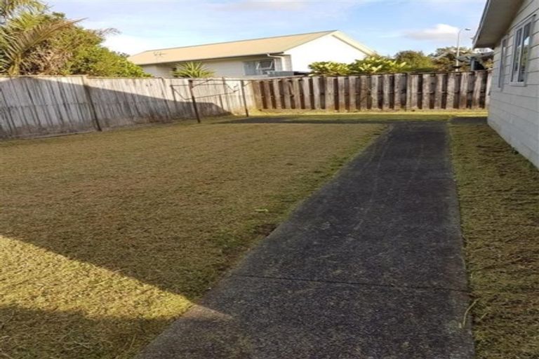 Photo of property in 1 Imperial Place, Henderson, Auckland, 0612