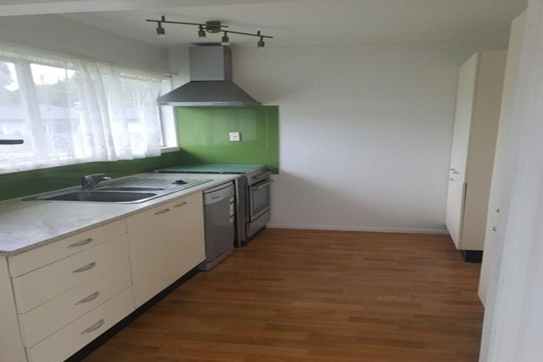 Photo of property in 21 Merchant Avenue, Te Atatu South, Auckland, 0610