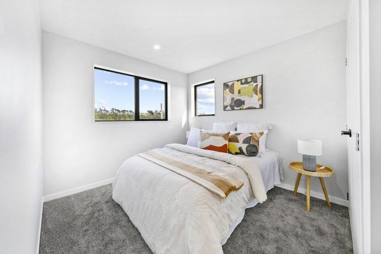 Photo of property in 63 Mcindoe Road, Kumeu, 0810