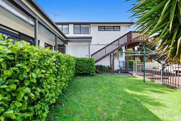 Photo of property in 4 Advene Road, Cockle Bay, Auckland, 2014