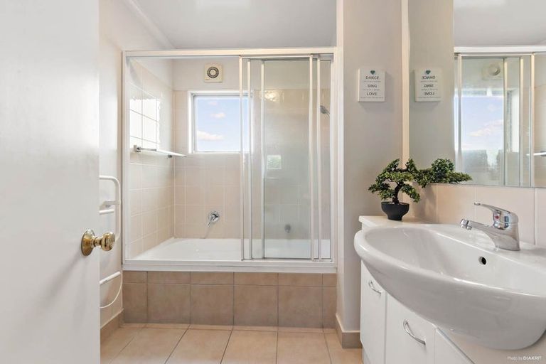 Photo of property in 9 Bickleigh Grove, New Lynn, Auckland, 0600