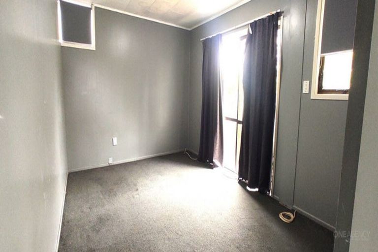 Photo of property in 15 Hydra Place, Glen Eden, Auckland, 0602