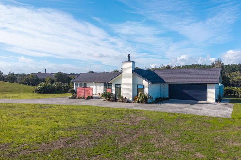 Photo of property in 66 Waitarere Rise Avenue, Waitarere, Levin, 5510