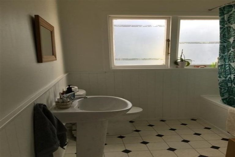 Photo of property in 131a Seaview Road, Paraparaumu Beach, Paraparaumu, 5032