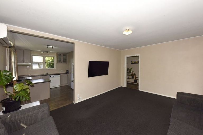Photo of property in 15 Defoe Place, Waltham, Christchurch, 8023