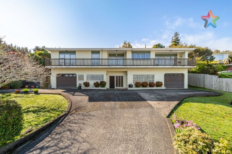 Photo of property in 18 Mimihau Grove, Wainuiomata, Lower Hutt, 5014