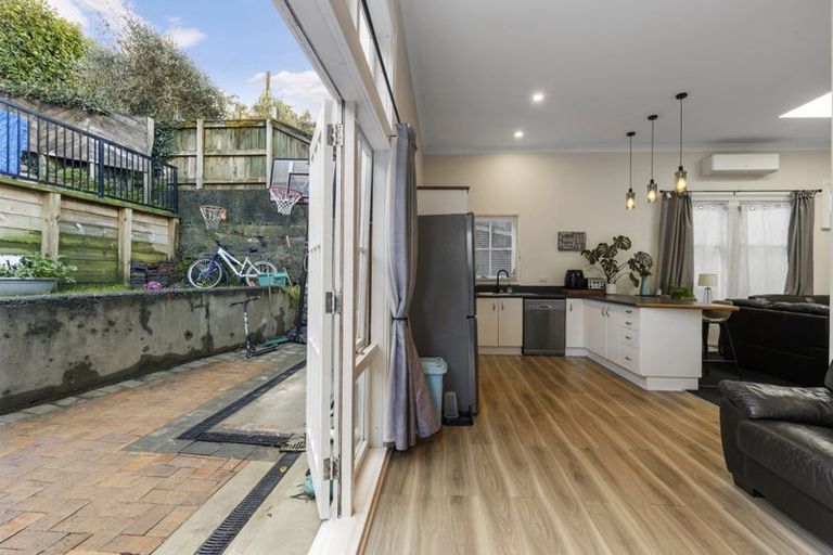 Photo of property in 28 Medway Street, Island Bay, Wellington, 6023