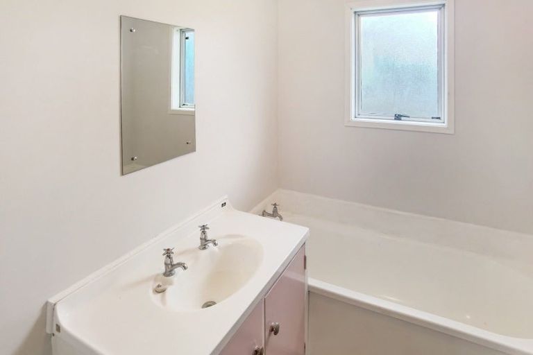 Photo of property in 5 Flaunty Place, West Harbour, Auckland, 0618