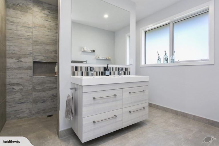 Photo of property in 32 Mike Smith Drive, Cambridge, 3434