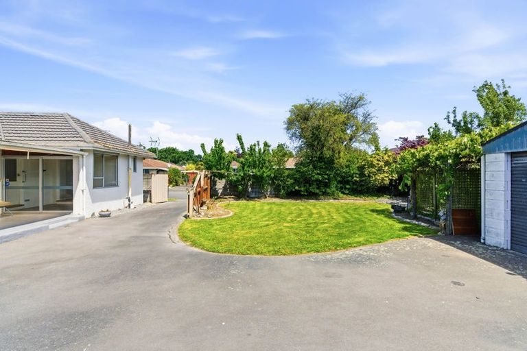 Photo of property in 8 Nyoli Street, Northcote, Christchurch, 8052