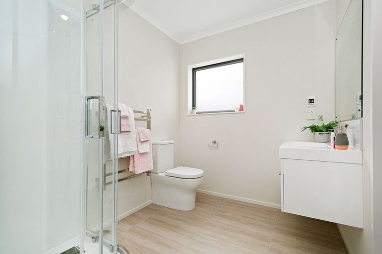 Photo of property in 127 Amesbury Drive, Churton Park, Wellington, 6037