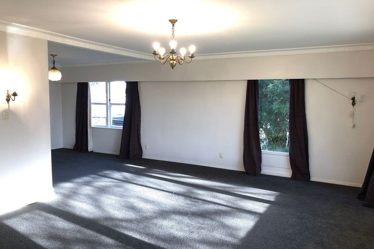 Photo of property in 11 Tupaki Place, Pakuranga Heights, Auckland, 2010