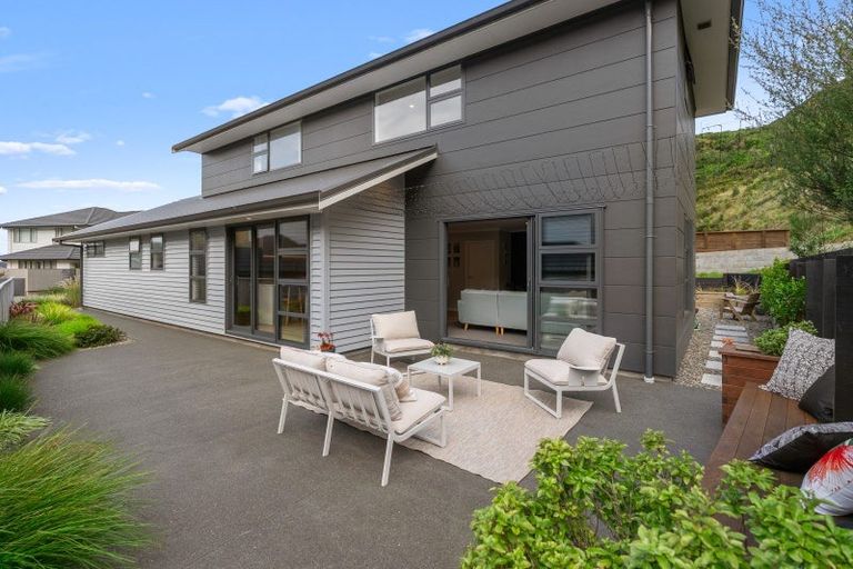Photo of property in 12 Porokaiwhiri Street, Crofton Downs, Wellington, 6035