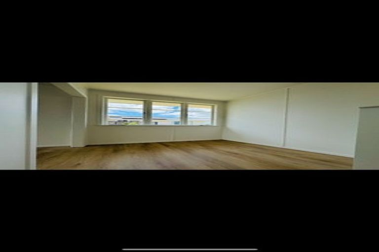 Photo of property in 28 Waione Avenue, Te Atatu Peninsula, Auckland, 0610