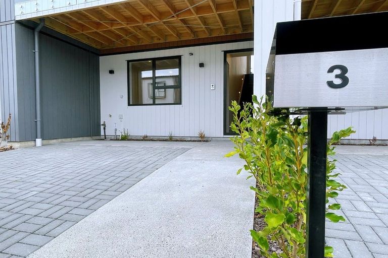Photo of property in 3 Heketara Way, Massey, 0614