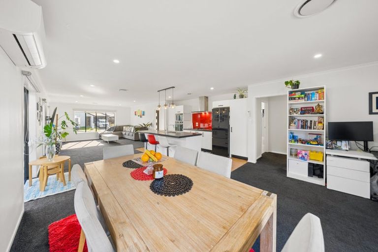 Photo of property in 17 Te Kaeaea Crescent, Wallaceville, Upper Hutt, 5018