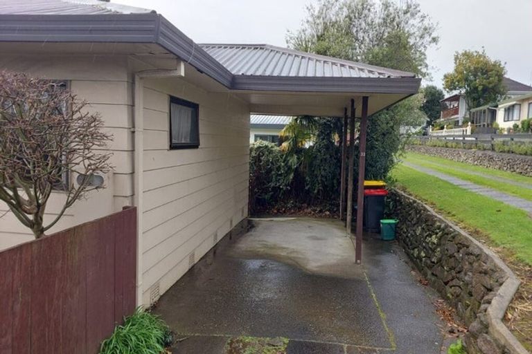 Photo of property in 33 Bellevue Road, Brookfield, Tauranga, 3110